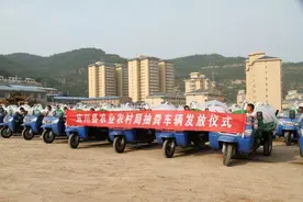 县农业农村局 发放抽粪车辆 助力“厕所革命”图片