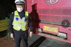 吉林白城交巡警查获21台“百吨王”图片