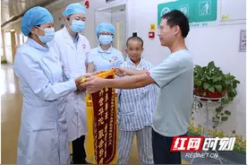 因颈部巨大肿块成“双头”女孩 湖南省肿瘤医院助其重获“新生”图片