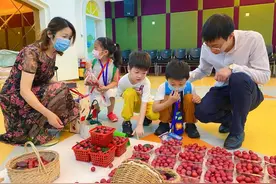 ​这所幼儿园的“李子摊”火了！杭州娃也来“摆地摊”，不甜不要钱图片
