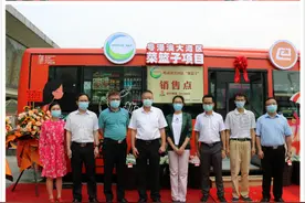 废旧公交车改造“公交菜篮子大篷车”再添新成员图片