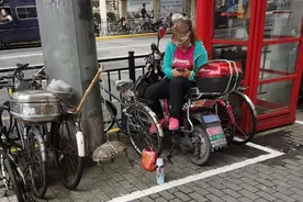 “有灵性”，上海闹市现挑担卖龟，市农委：如查获将追查源头图片