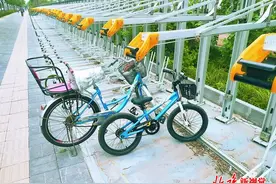 停车架使用冷热不均，北京自行车规范停车仍需自觉图片