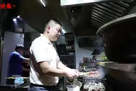 南京一烧烤店一年接到近2000单“求助”外卖，老板拍视频成网红图片