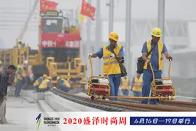 江苏24小时·滚动推送｜东台市：盐通高铁开始铺轨 每天可铺设近10公里图片