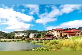 齐鲁校训丨鲁东大学：厚德 博学 日新 笃行图片