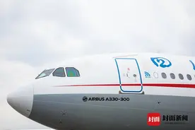 川航首个Wi-Fi航班启航 成都飞上海的旅客率先体验图片