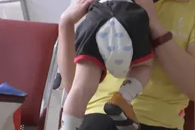 4岁女童将纽扣电池塞进体内！医生这些提醒很重要视频封面