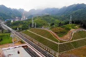 新建贵州安六铁路开始运行试验视频封面