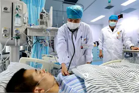 炎热夏季，这个救治中心成了官兵训练场上的“守护神”图片