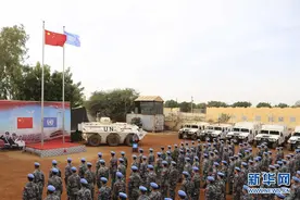 峥嵘岁月30年 中国蓝盔卫和平图片
