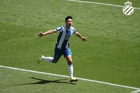造红牌加单刀破门！武磊成首位新冠康复后进球者图片