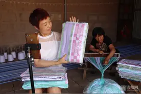 沾化姑娘回老家开直播 帮妈妈网上卖“非遗”老粗布图片