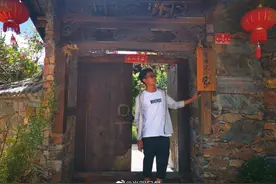 90后小伙带领村民开民宿致富图片