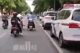 柳州多名男子在路边追逐打斗进一小区，一人被捅不幸身亡图片