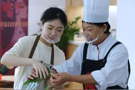 跟着非遗传人一起包粽子、制药香是什么体验？图片