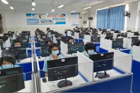 福州首次实施中考英语人机对话考试图片