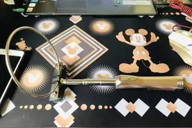 落实便便不落地！爸自制神器接屎图片