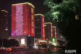 国际庄点亮生命红 为“热血”英雄打call图片