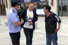 粗心男子看错票面信息险误行程，暖心铁警助力乘车图片
