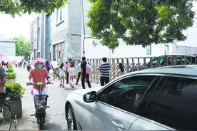 小学生爱重口味零食，“水弹枪”存致命风险，安全隐患需重视图片