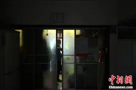 山城“棒棒军”转型“闪送员”图片