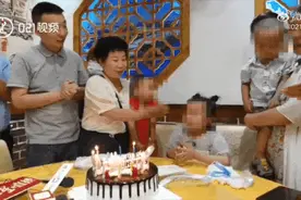 两男子错换人生28年，一人如今患上肝癌！昨日两户家庭重聚，大家共同做了一个决定…图片
