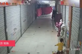 常熟8岁熊孩子服装市场内三次点火：感觉好玩图片