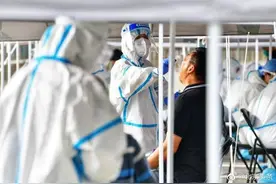 脚踩冰块工作，他们说“有点凉气了”…图片
