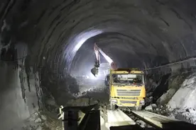 我国首条跨海高铁福厦高铁奎坑隧道顺利贯通图片
