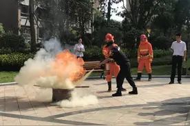 自贡富顺东湖街道开展综合性应急演练 模拟发生突发家庭火灾图片
