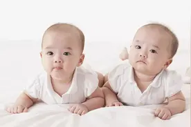 怀上双胞胎，一个胎儿有问题怎么办？图片