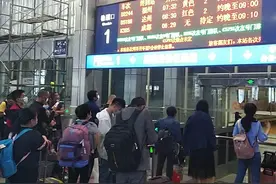 受四川暴雨影响 沪蓉铁路、达成铁路部分旅客列车晚点图片
