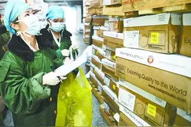 疾控人员赴万吨冷库取样检测图片