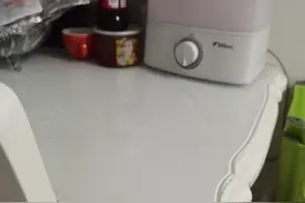 郑州一家火锅店玻璃桌突然爆炸多人受伤？店主：欲向销售方寻求解决方案图片