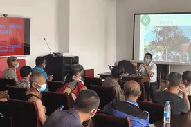 组织技能培训 助力脱贫致富图片