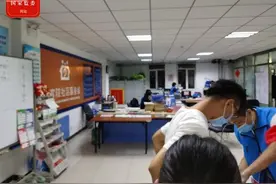 记者亲历：一次深夜进行的核酸检测图片