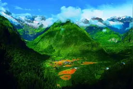 带你走进梅里雪山深处 体验秘境徒步探险图片
