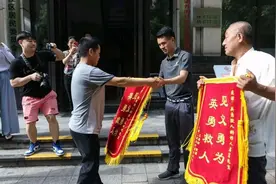 救起圭塘落水男孩的两位好心人找到了！六旬嗲嗲和二十多岁小伙被奖5000 元图片