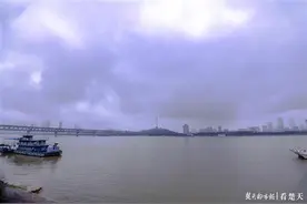 绵绵小雨，江城解了凉图片