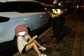 凌晨，杭州姑娘醉倒街头！一群陌生男人守了她一夜……图片
