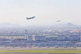 长龙航空双机比翼齐飞 见证萧山机场实施双跑道独立离场运行图片