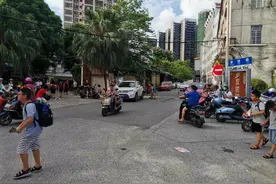 注意！实验小学侧门路段，机动车这些时段禁止通行图片