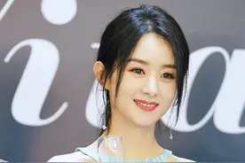 赵丽颖穿系带露腰裙展绝美线条 梳低马尾甜笑气质优雅动人图片
