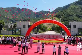 福州工商学院揭牌 现设有近30个本科专业图片