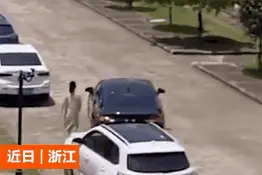 司机停车数次失败，路边保洁阿姨的操作亮了……图片