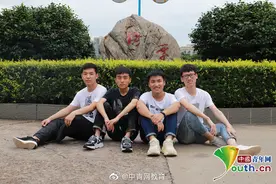 寝室4男生一路“攀比”考研成功 曾在寝室开“小课堂”图片