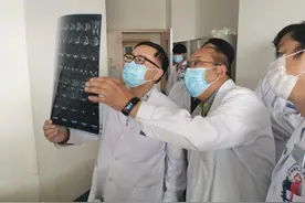 用时仅12分钟！上海专家在西藏日喀则完成首例钬激光前列腺剜除术图片