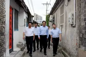 市人大常委会领导开展回选区访选民活动图片
