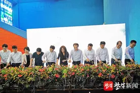 王潮歌导演携手《只有爱·戏剧幻城》落户荷兰花海 填补了江苏大型文旅项目的空白图片